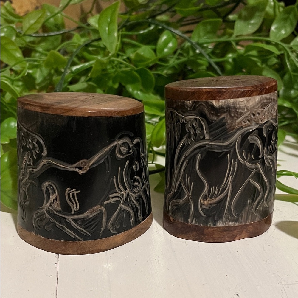 Salt Pepper Hand Carved Genuine Horn w Wood Top & Bottom Vintage Rare - Read -